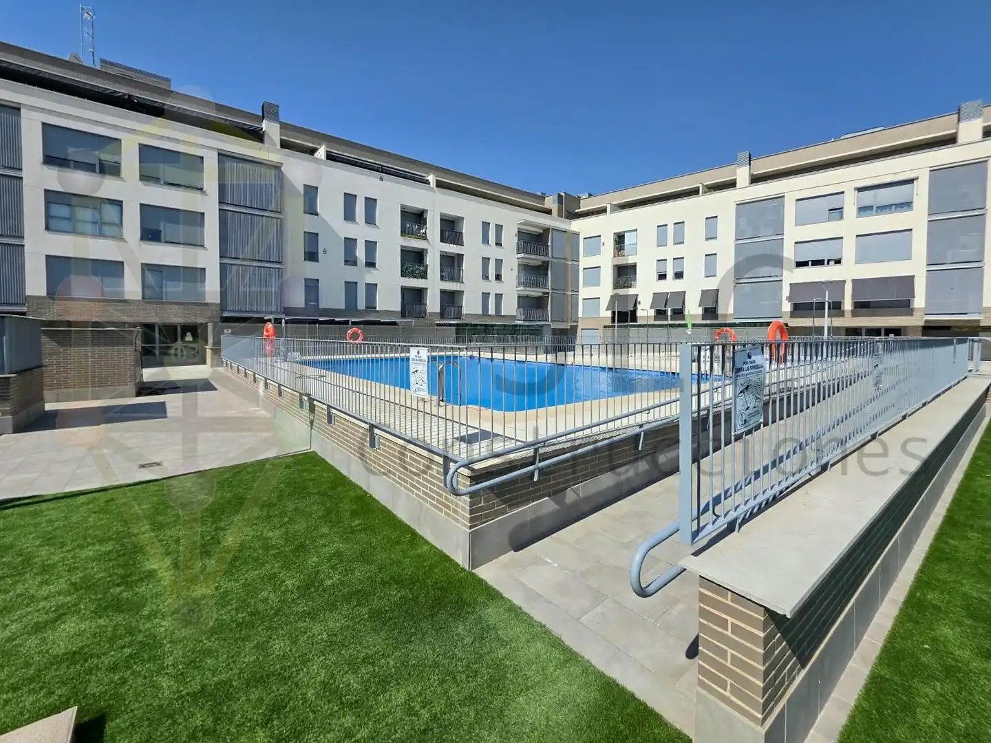 Swimming pool of Flat for sale in Alovera  with Air Conditioner, Heating and Parquet flooring