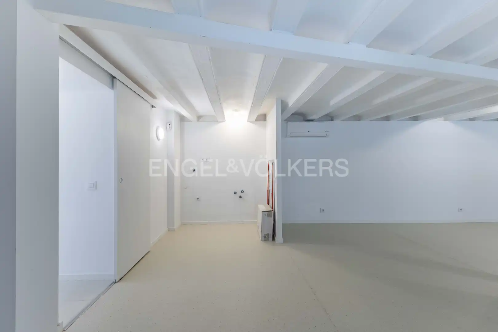 Wohnung zum Verkauf in Barcelona mit Klimaanlage, Heizung und Abstellraum