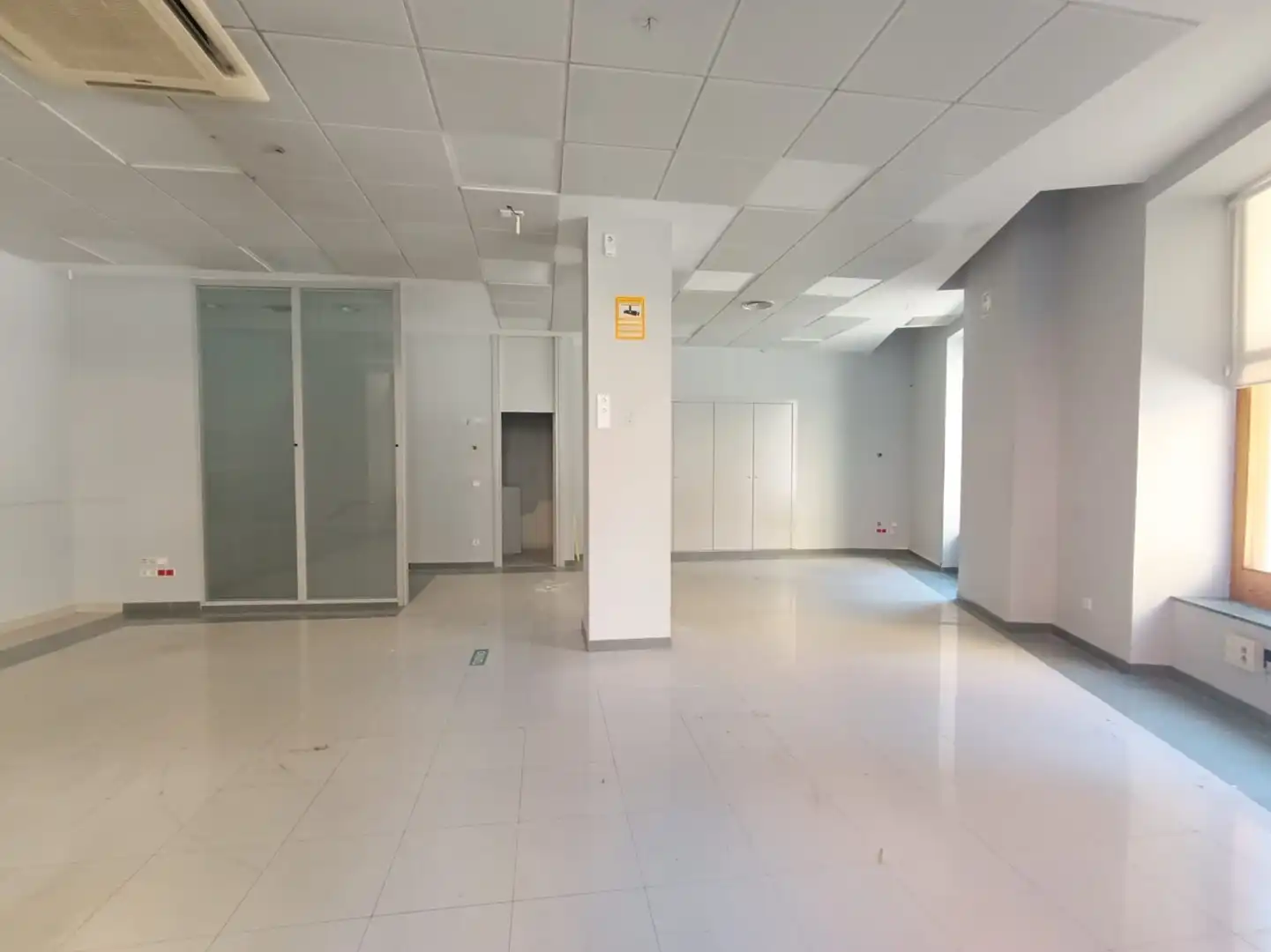 Commercial properties for rent in Oviedo   with Air Conditioner