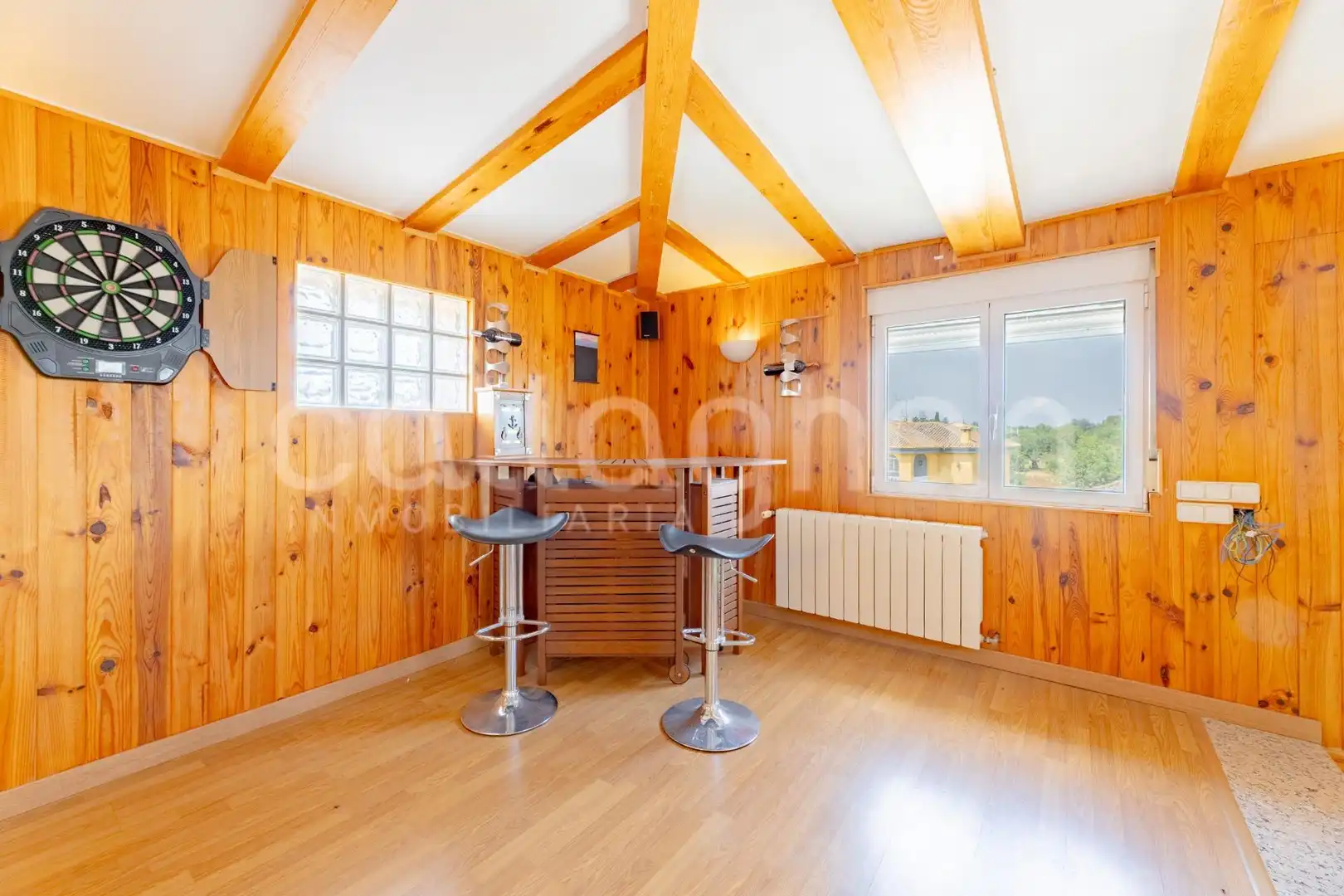 Sala d'estar de Casa o xalet en venda en La Pobla de Vallbona amb Aire condicionat, Calefacció i Jardí privat