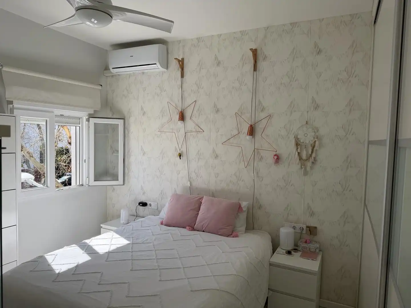 Bedroom of Flat for sale in Sevilla  with Balcony