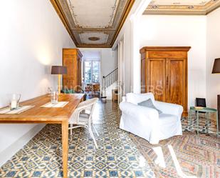 Sala d'estar de Casa o xalet en venda en El Masnou amb Aire condicionat, Calefacció i Jardí privat