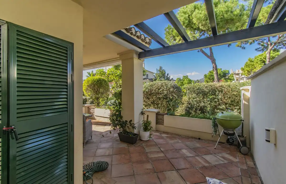 Jardí de Apartament en venda en Benahavís amb Aire condicionat, Jardí privat i Moblat