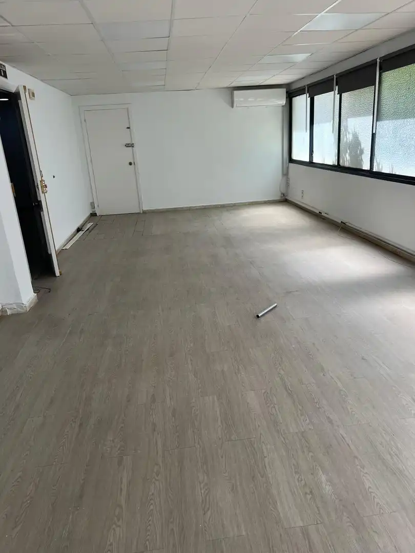 Office for rent in Sevilla  with Air Conditioner