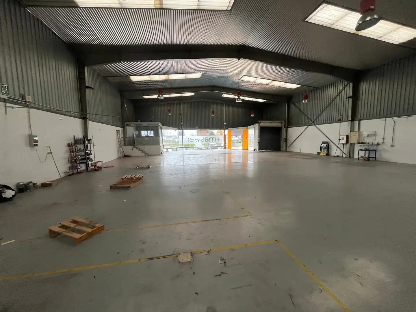 Nave industrial en venta en Sant Esteve Sesrovires
