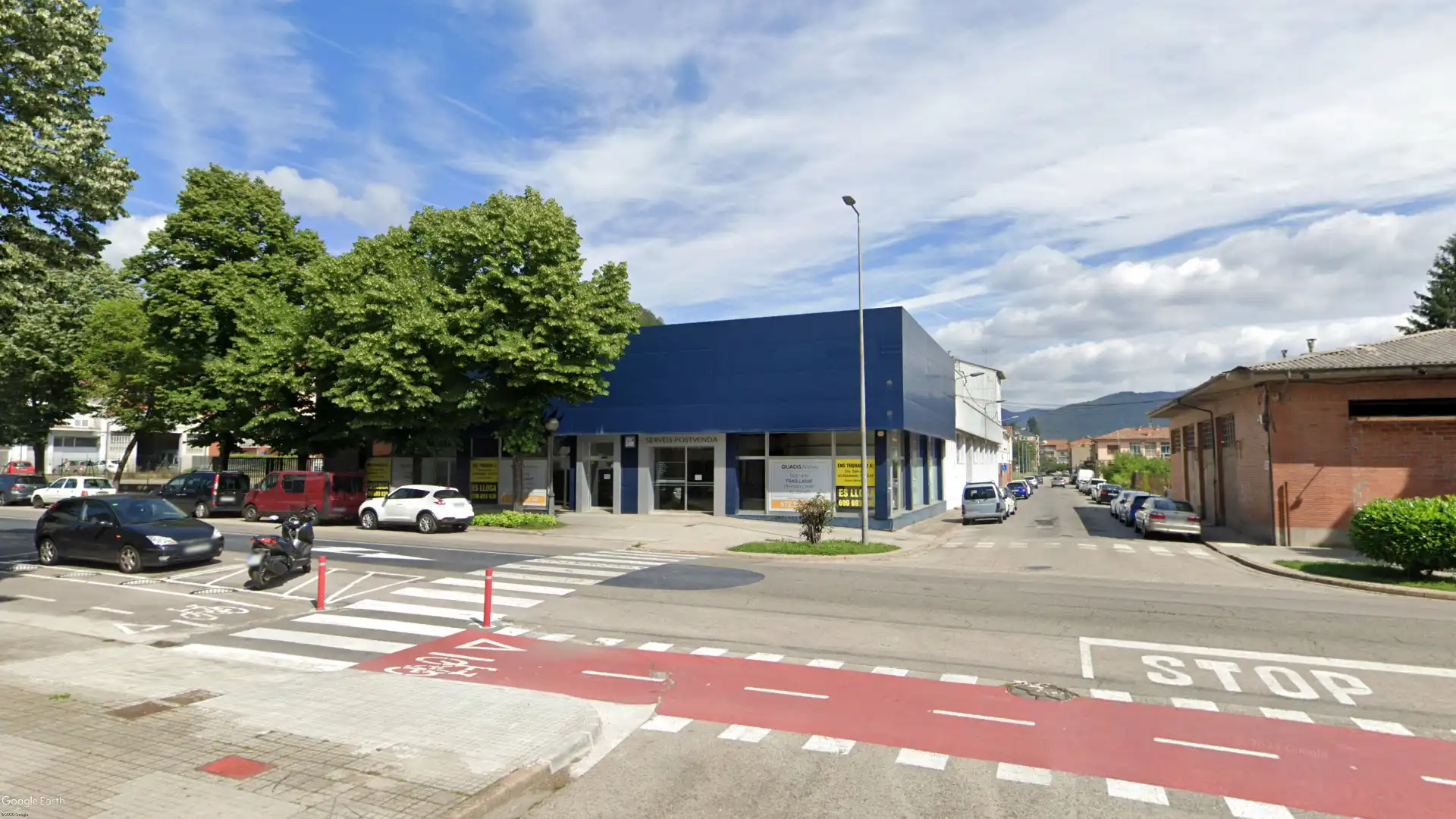 Vista exterior de Nave industrial de alquiler en Olot con Alarma