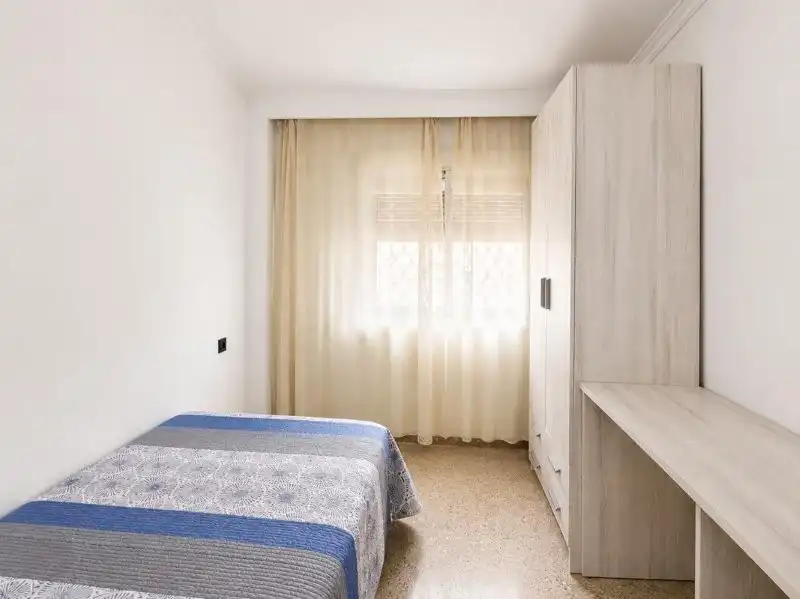 Habitación de Piso de alquiler en Málaga con Terraza y Amueblado