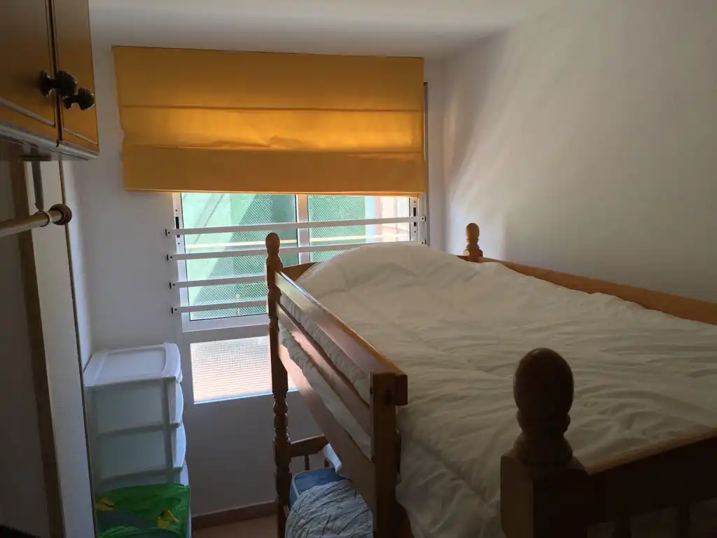 Habitación de Apartamento en venta en Guardamar del Segura con Aire acondicionado, Amueblado y Lavadora