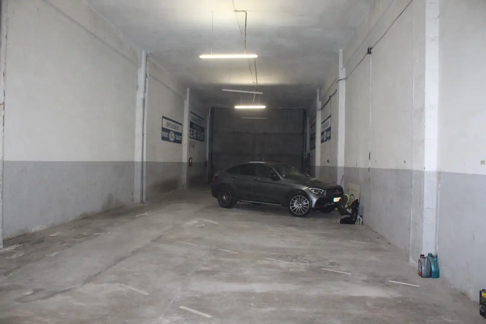 Parkplatz von Fabrikhallen zum Verkauf in Irun 