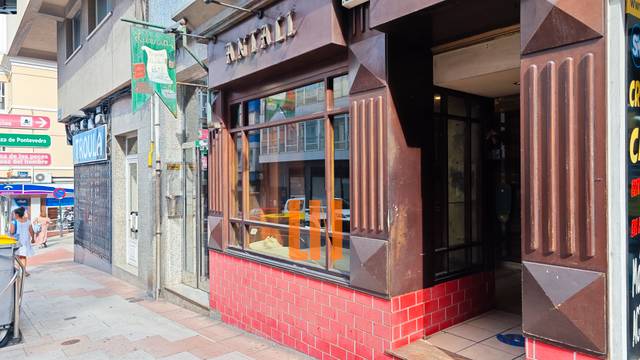 Local comercial en Alquiler en Avenida Finisterre en Paseo de los Puentes - Santa Margarita