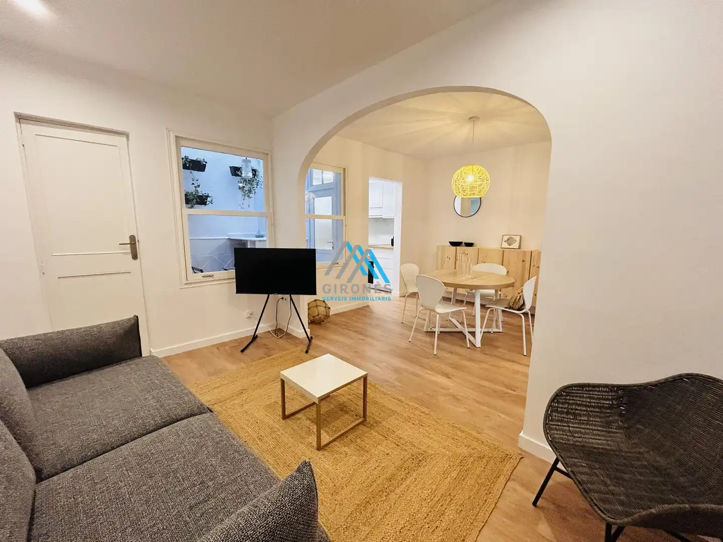 Sala d'estar de Apartament de lloguer en Sant Feliu de Guíxols amb Parquet i Moblat