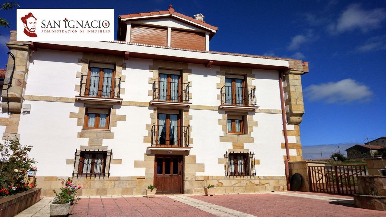 Vista exterior de Finca rústica en venda en Valle de Valdebezana amb Terrassa, Traster i Moblat