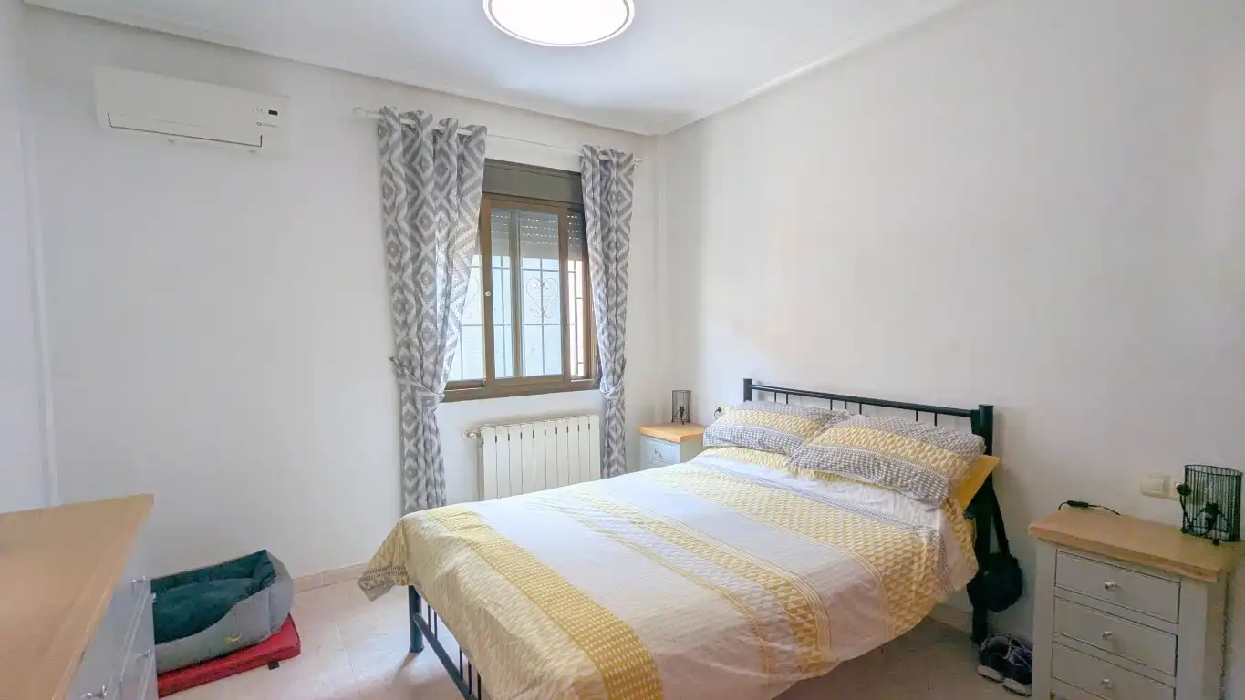 Habitación de Casa o chalet en venta en Bigastro con Microondas y Balcón