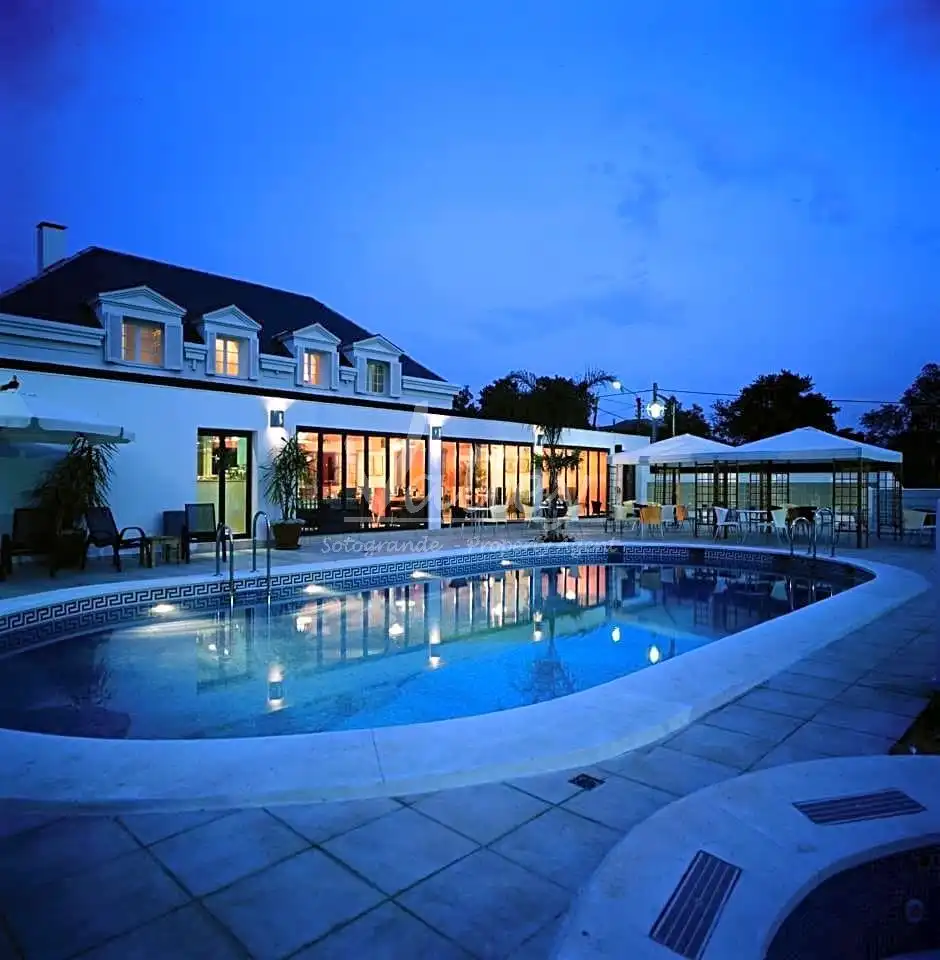 Swimming pool of Houses for sale in Algeciras  with Swimming Pool