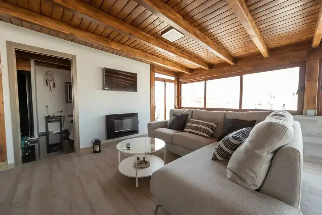 Wohnzimmer von Dachboden zur Miete in Jerez de la Frontera mit Klimaanlage und Balkon