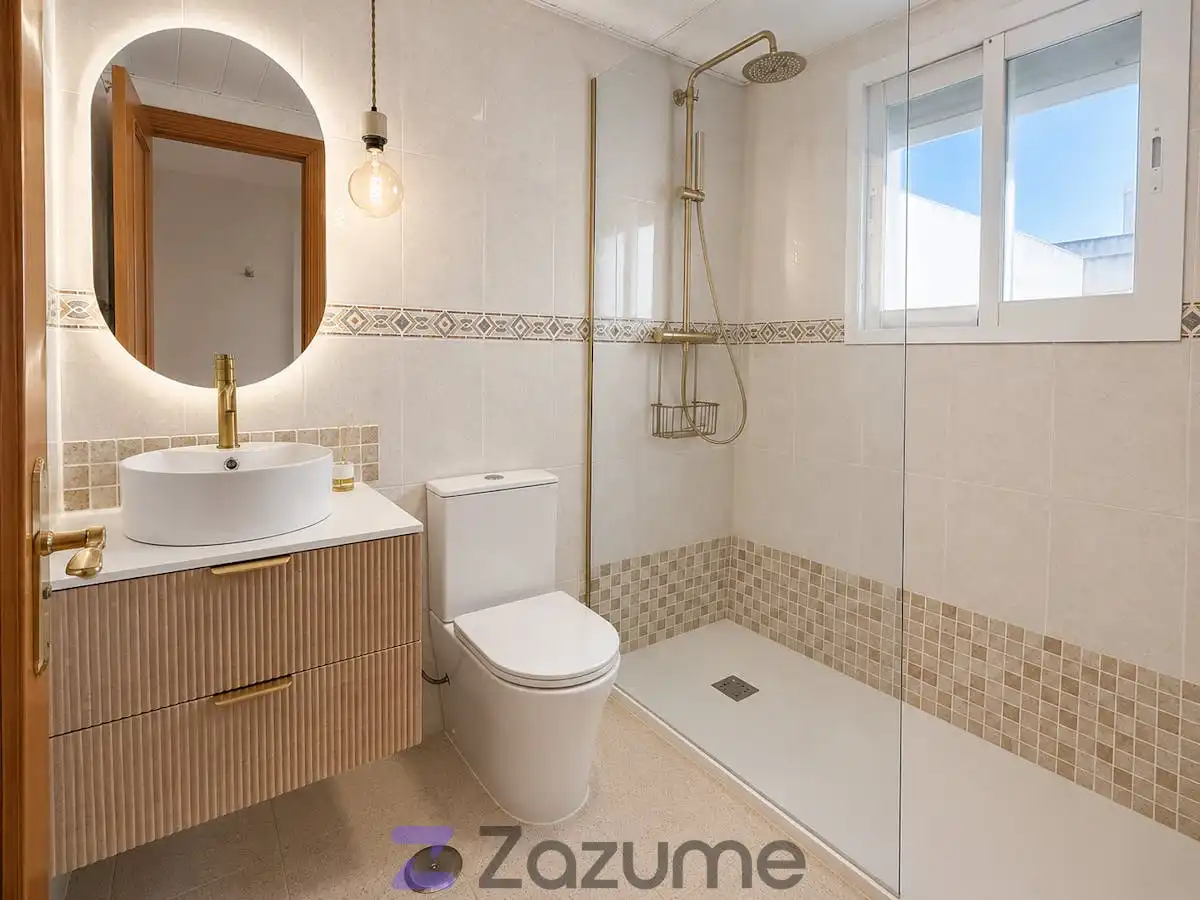 Badezimmer von Dachboden zur Miete in Málaga mit Klimaanlage, Heizung und Privatgarten