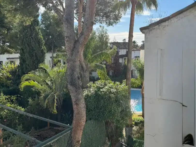 Jardí de Pis en venda en Marbella amb Piscina i Balcó