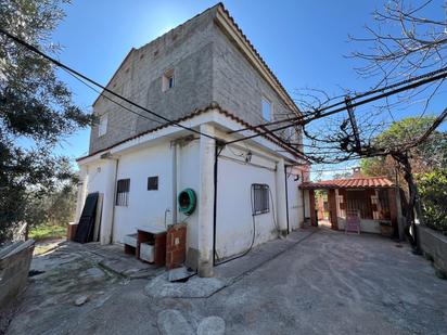Vista exterior de Casa o xalet en venda en Pedralba amb Jardí privat, Terrassa i Traster