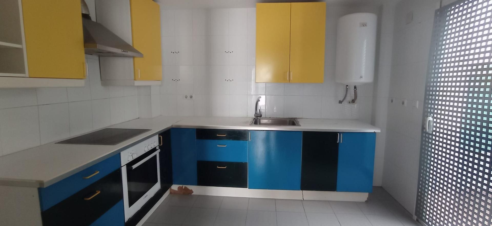 Cuina de Casa o xalet en venda en La Línea de la Concepción amb Terrassa