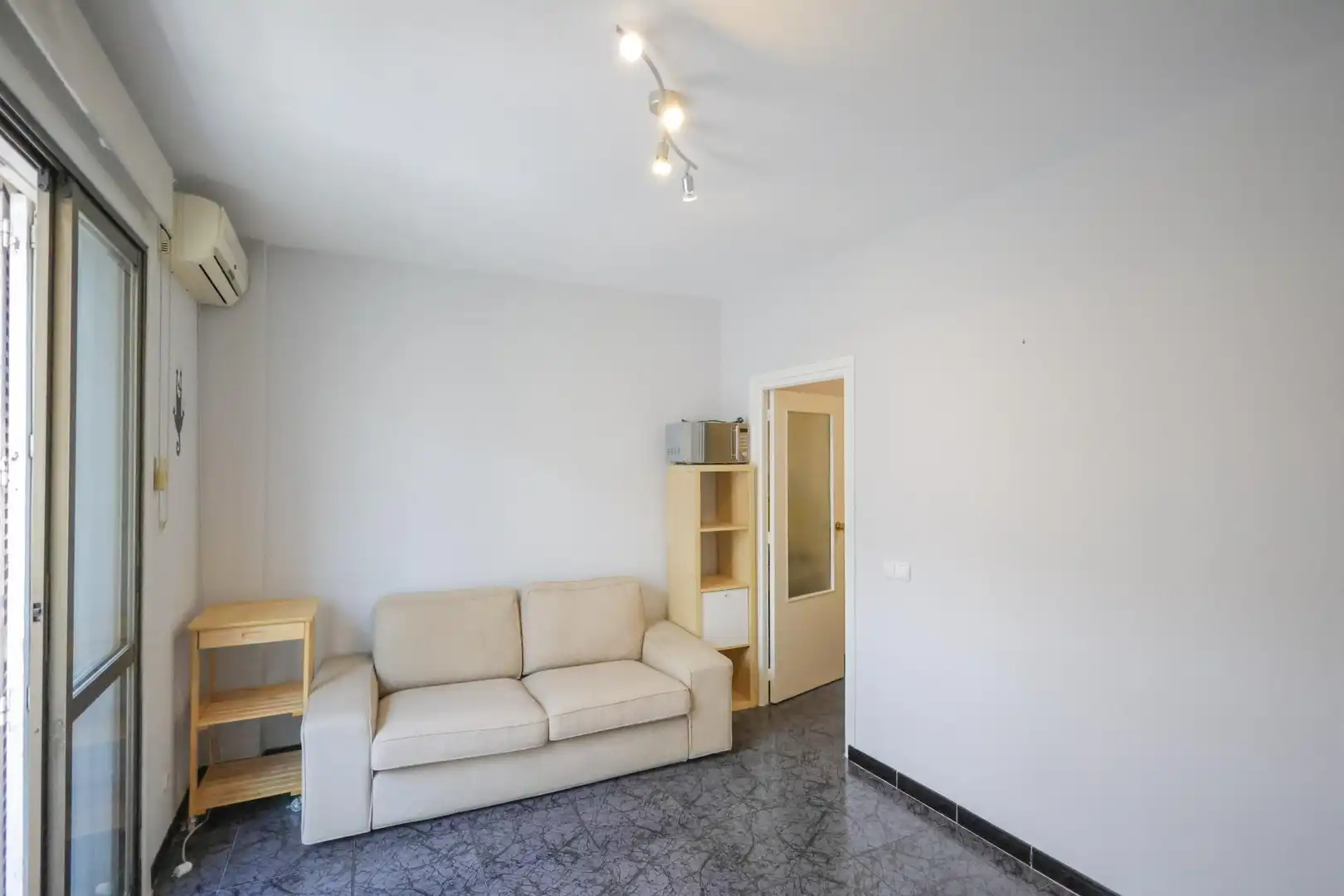 Sala de estar de Estudio en venta en Madrid con Aire acondicionado, Calefacción y Amueblado