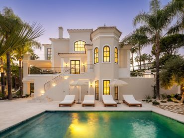 House with pool for sale in Marbella Centro