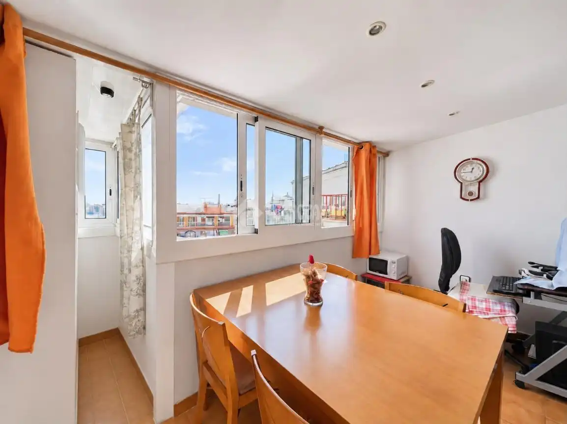 Terraza de Piso en venta en L'Hospitalet de Llobregat con Aire acondicionado y Terraza
