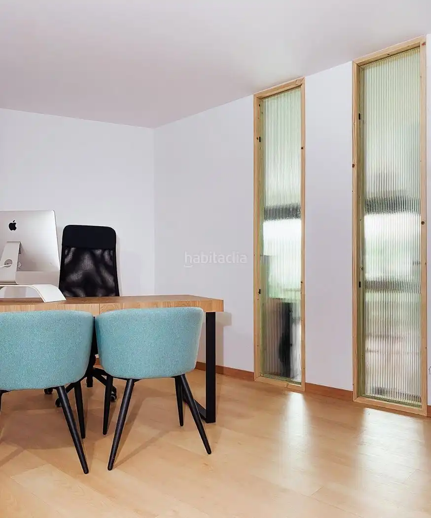 Bureau avec ascenseur à louer à Carrer del Nord 19