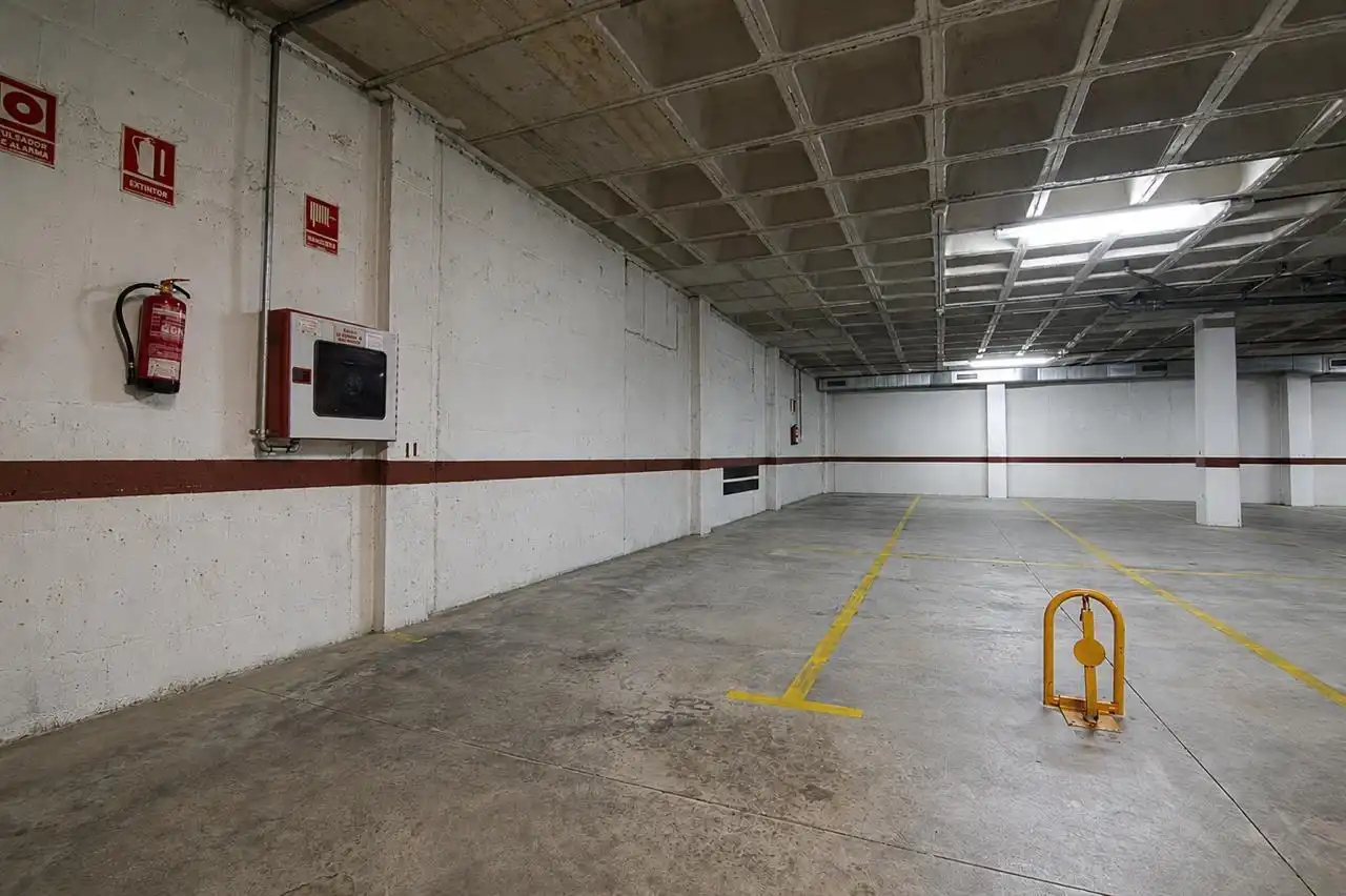 Parking of Houses for sale in Elche / Elx  with Air Conditioner, Heating and Terrace