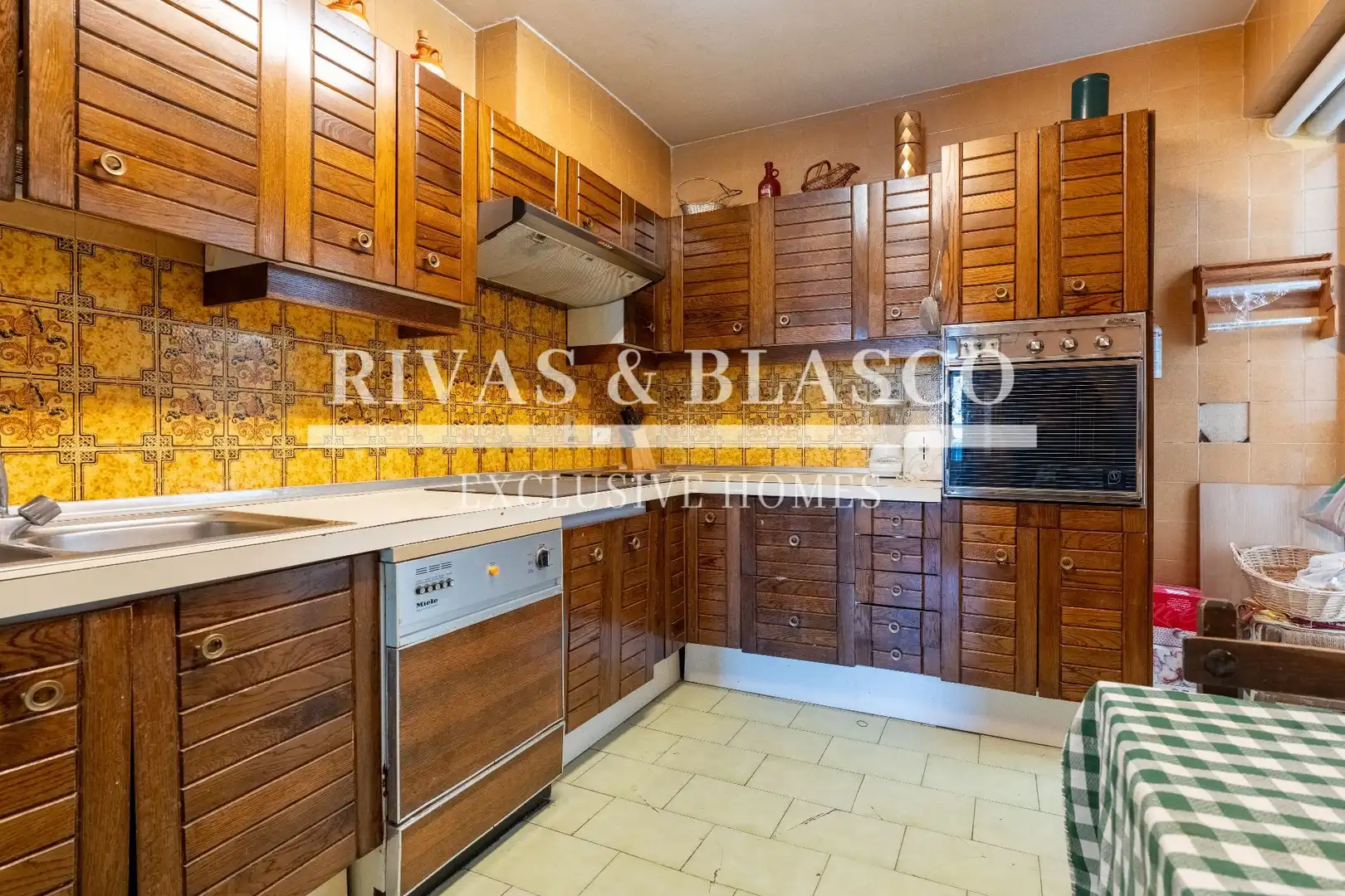 Cuina de Apartament en venda en Donostia - San Sebastián  amb Calefacció i Traster