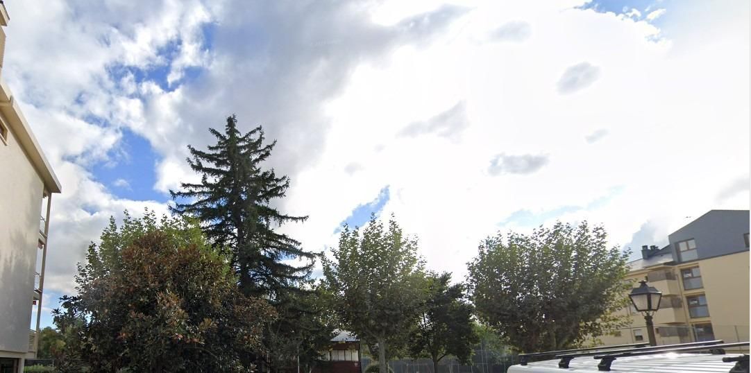 Vista exterior de Pis en venda en El Escorial amb Jardí privat, Terrassa i Balcó