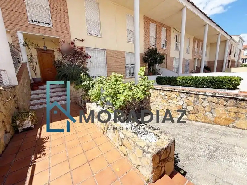 Vista exterior de Casa adosada en venta en Don Benito con Aire acondicionado, Calefacción y Parquet