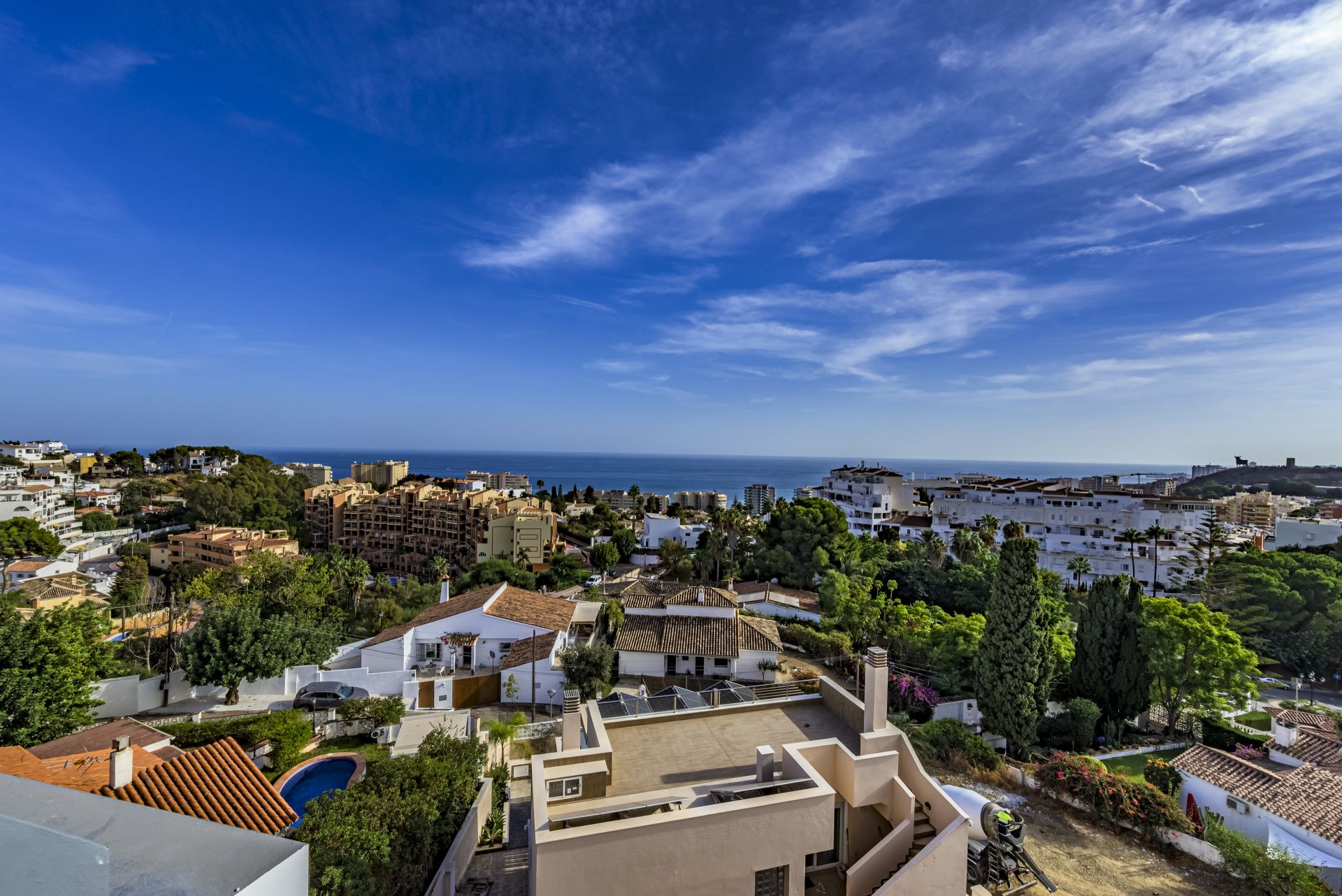 Vista exterior de Casa adosada en venda en Fuengirola amb Aire condicionat, Terrassa i Piscina