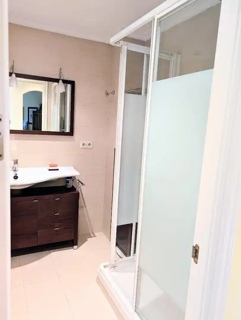 Bathroom of Flat for sale in  Madrid Capital  with Air Conditioner and Balcony