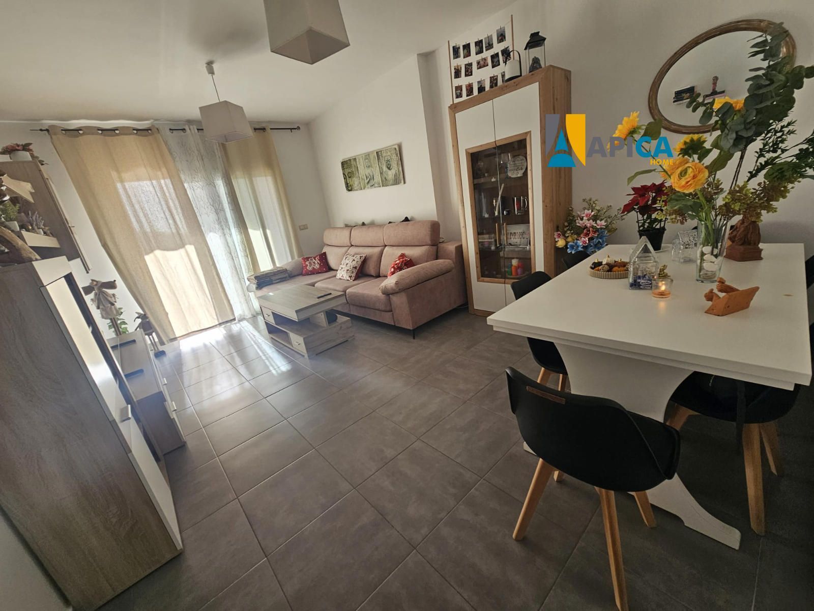 Living room of Flat for sale in La Línea de la Concepción  with Swimming Pool, Furnished and Community pool