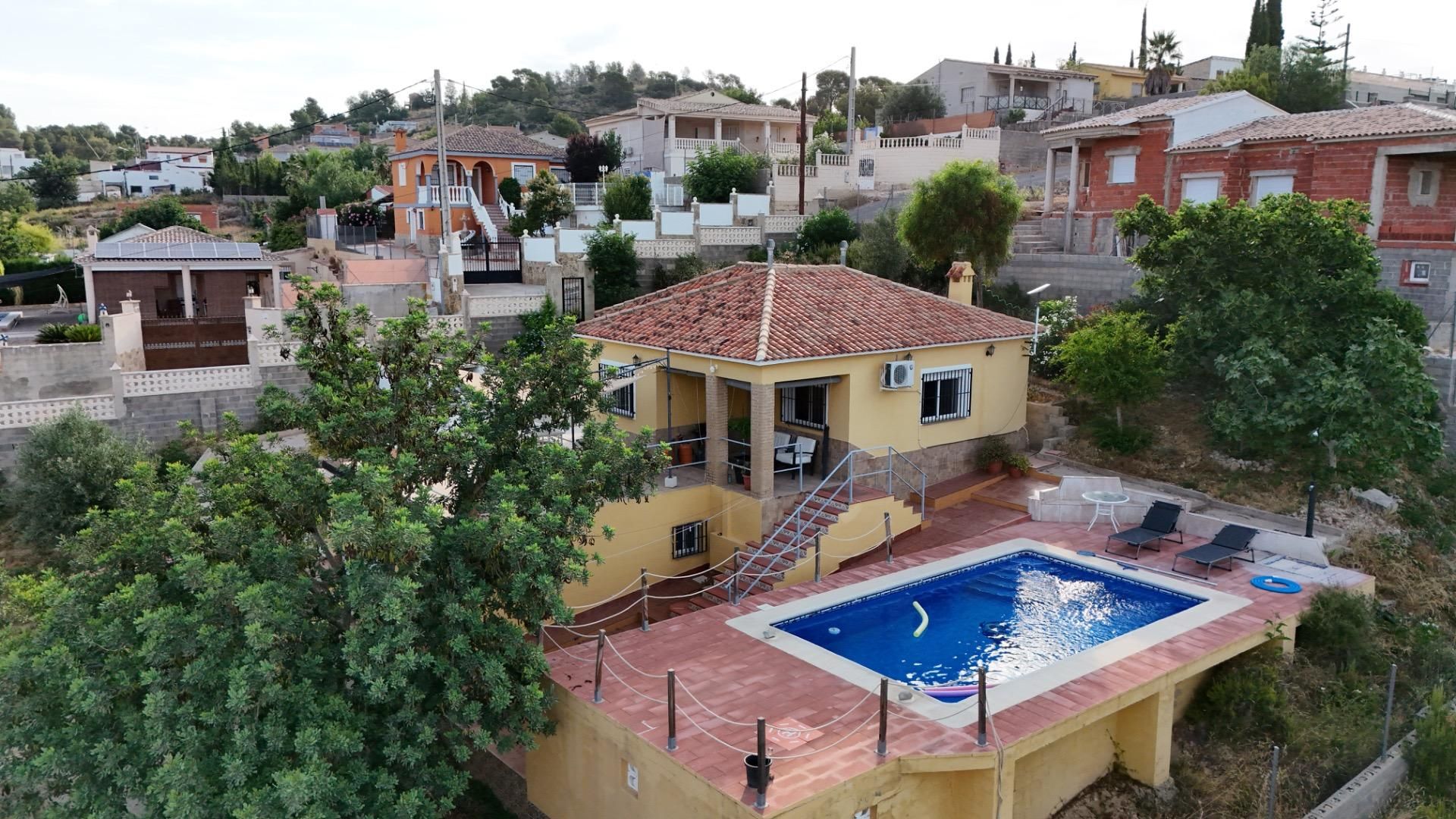 Vista exterior de Casa o xalet en venda en Pedralba amb Aire condicionat, Jardí privat i Terrassa