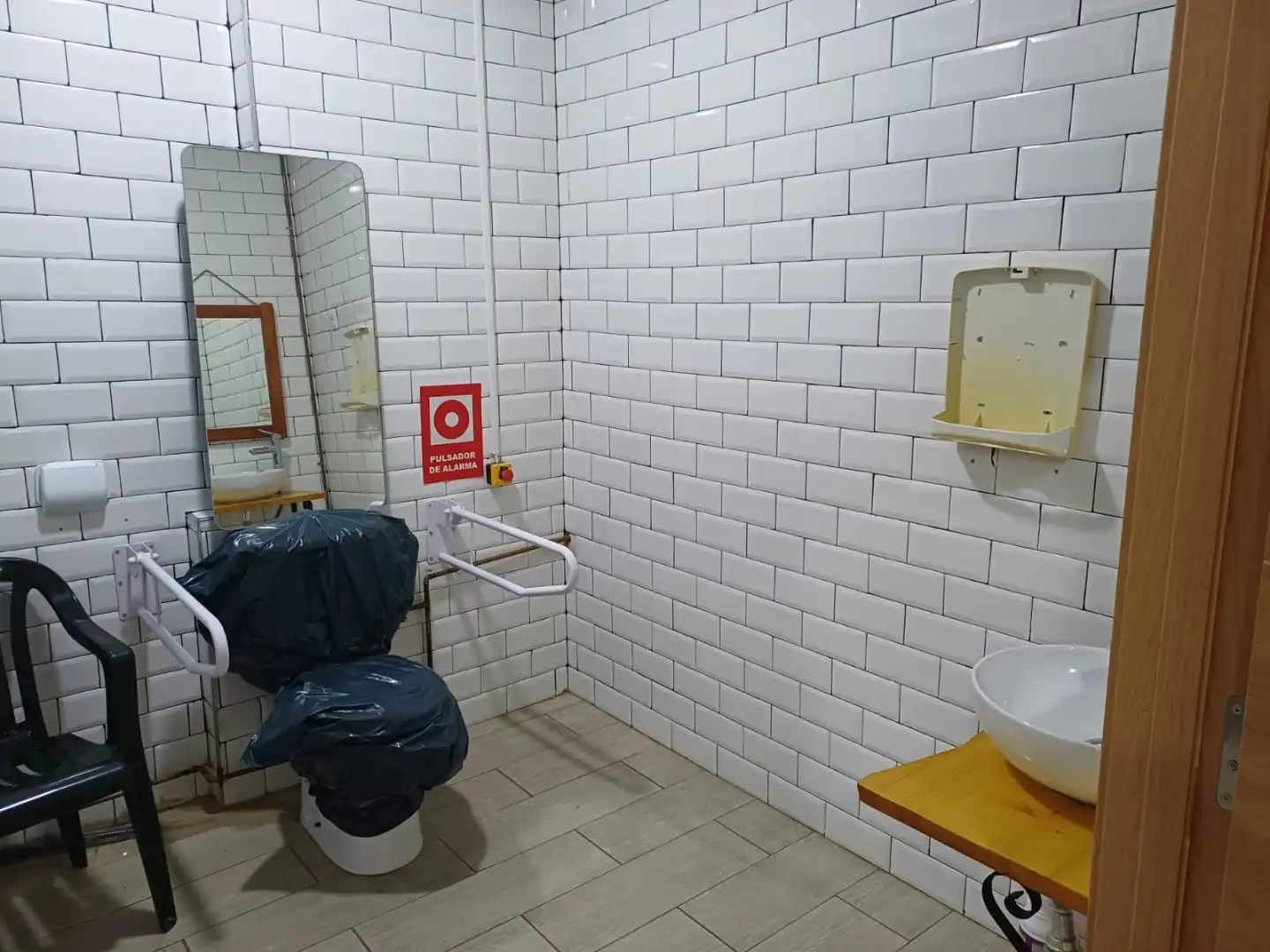 Badezimmer von Geschaftsraum zur Miete in El Portil