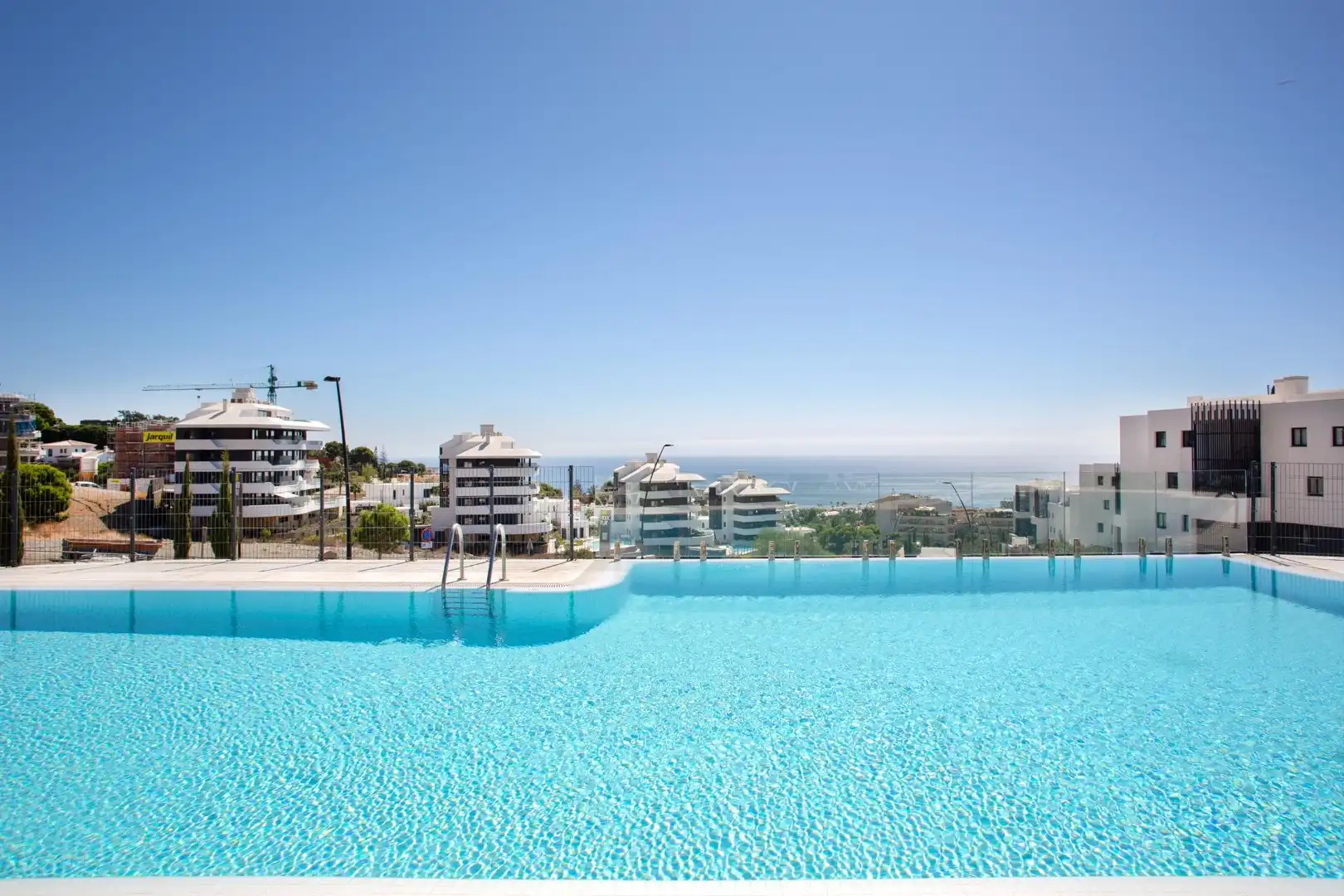 Piscina de Apartamento en venta en Fuengirola con Aire acondicionado, Calefacción y Terraza