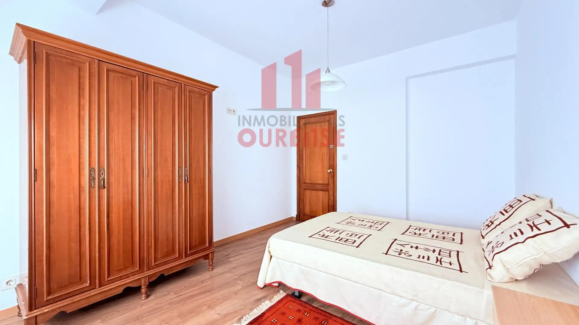 Habitación de Piso de alquiler en Ourense Capital  con Calefacción