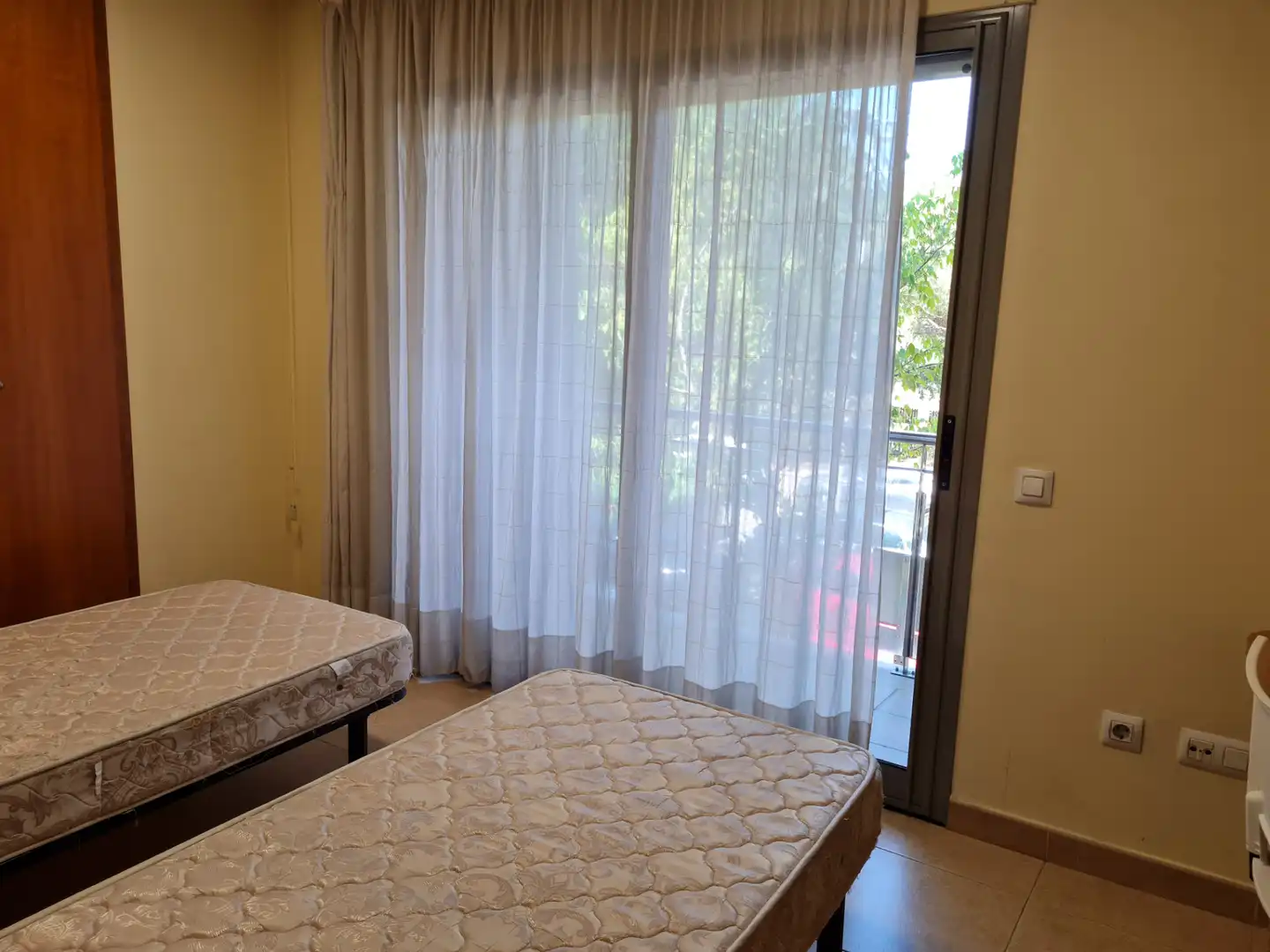 Habitación de Piso de alquiler en Girona con Calefacción, Amueblado y Horno