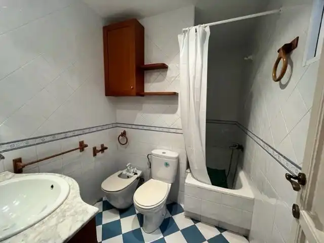 Bathroom of Flat for rent in Alcoy / Alcoi  with Air Conditioner, Heating and Terrace