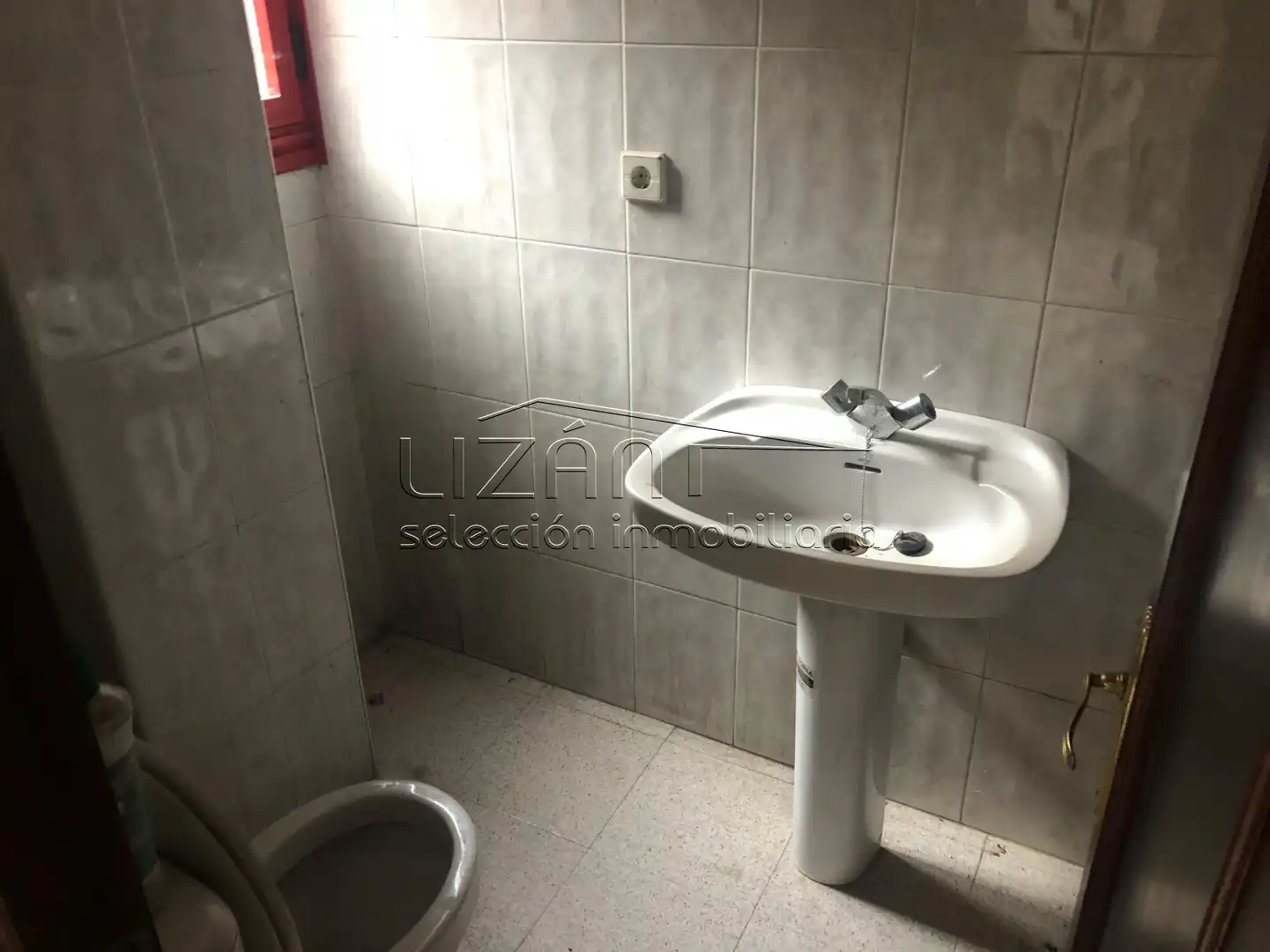 Baño de Local en venta en Oviedo 