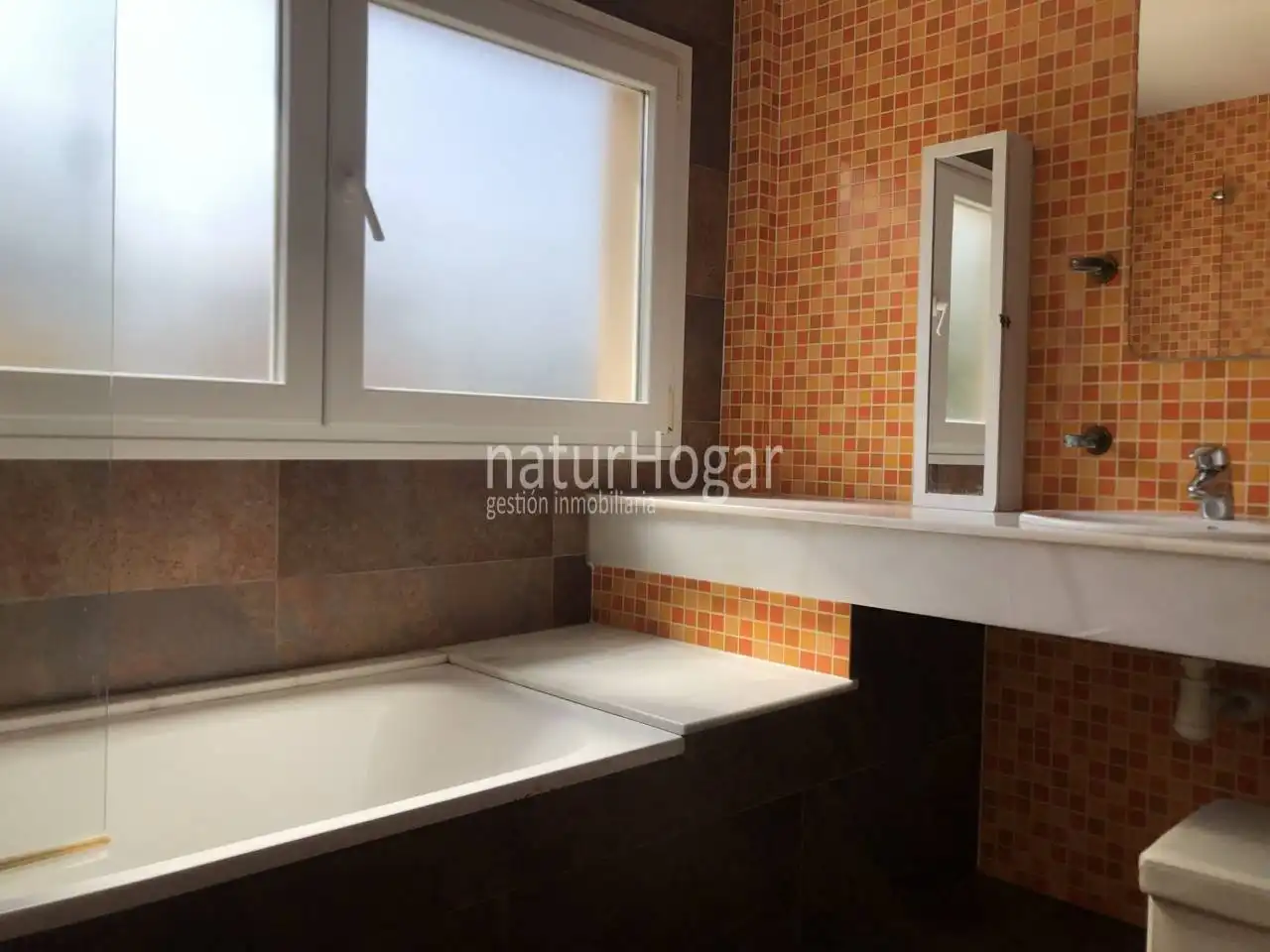 Baño de Casa o chalet de alquiler en Paterna con Aire acondicionado, Calefacción y Jardín privado