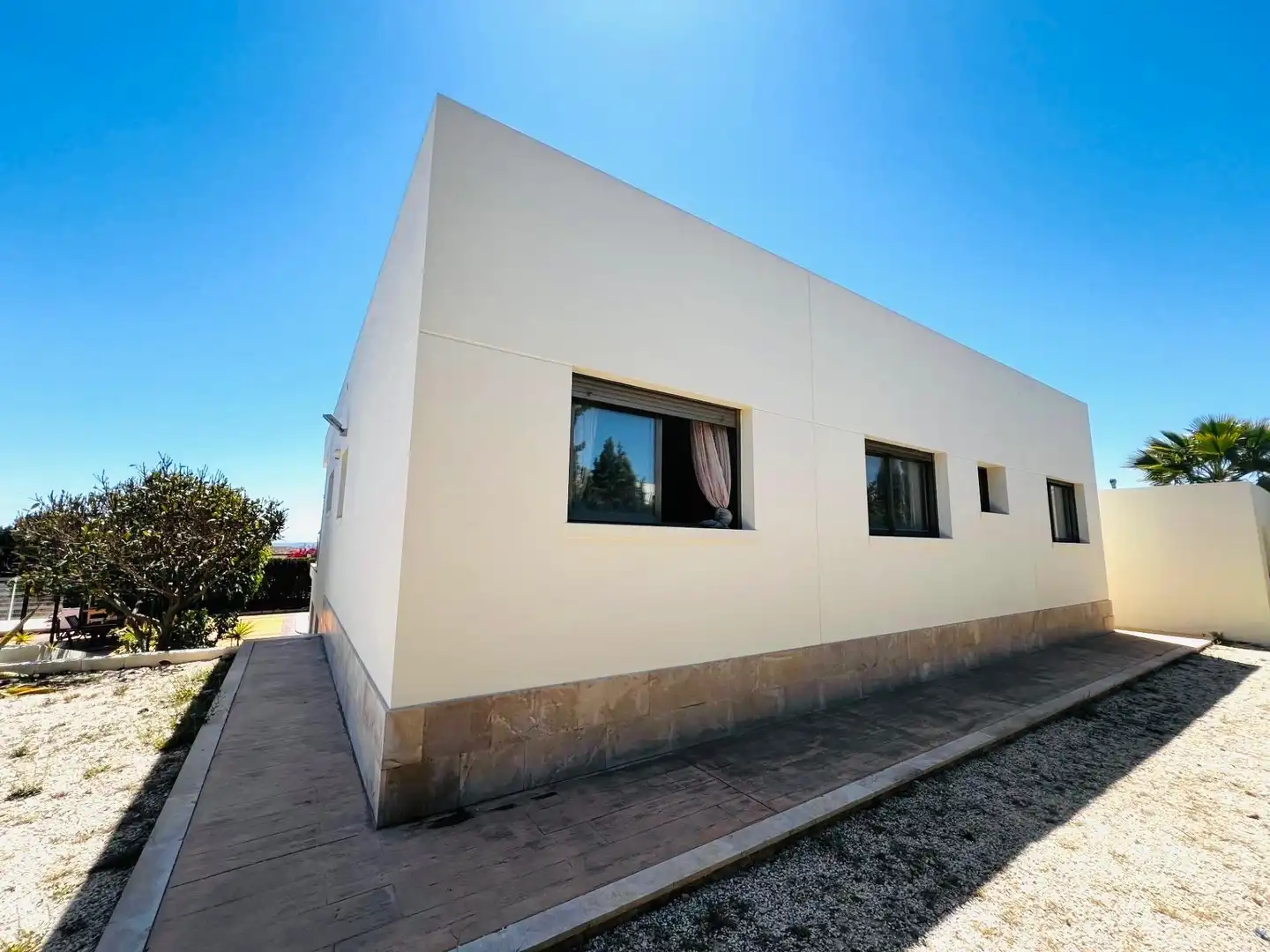 Vista exterior de Casa o xalet en venda en Elche / Elx amb Aire condicionat, Calefacció i Jardí privat