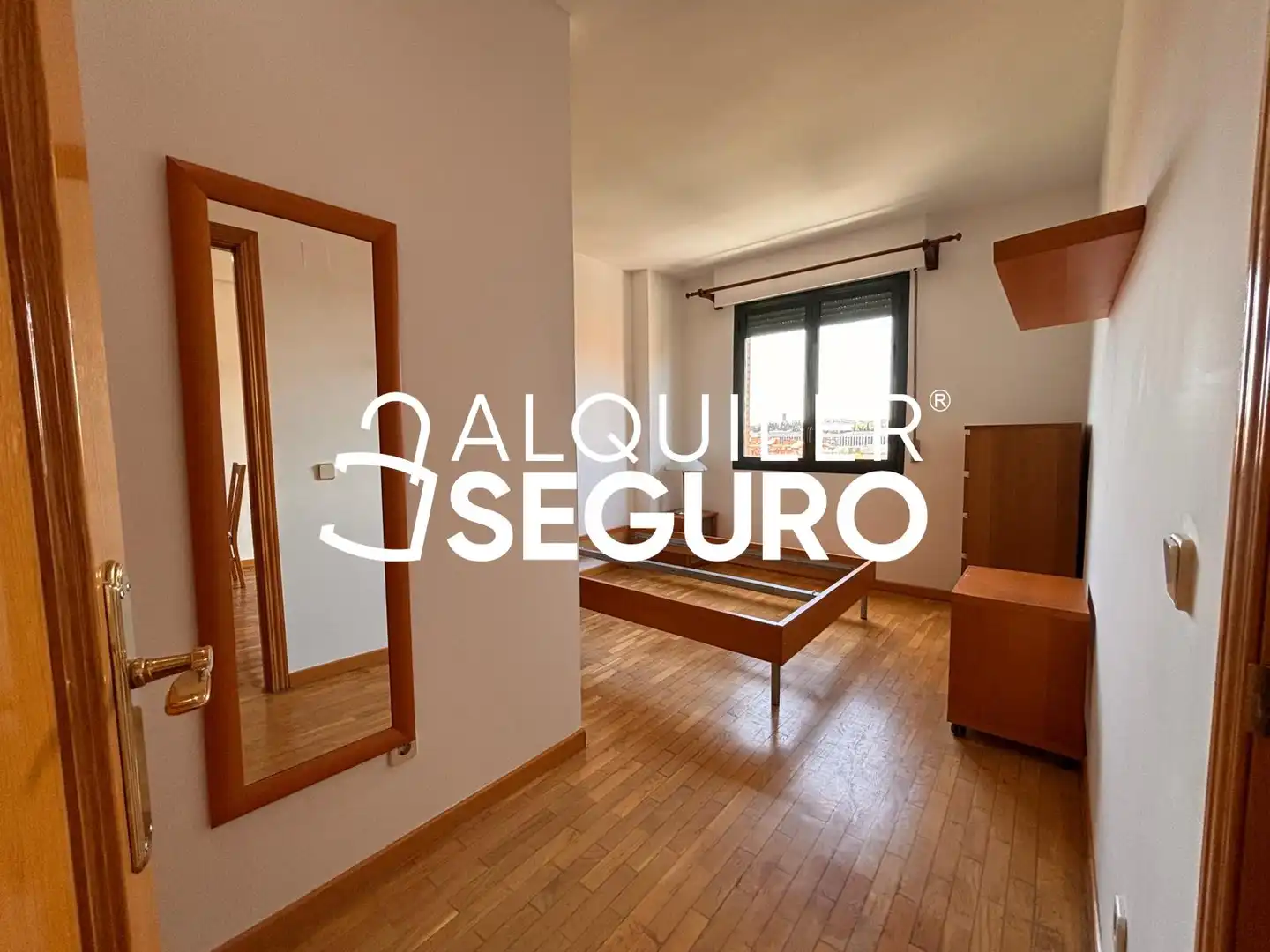 Bedroom of Flat for rent in Madrid  with Air Conditioner and Heating