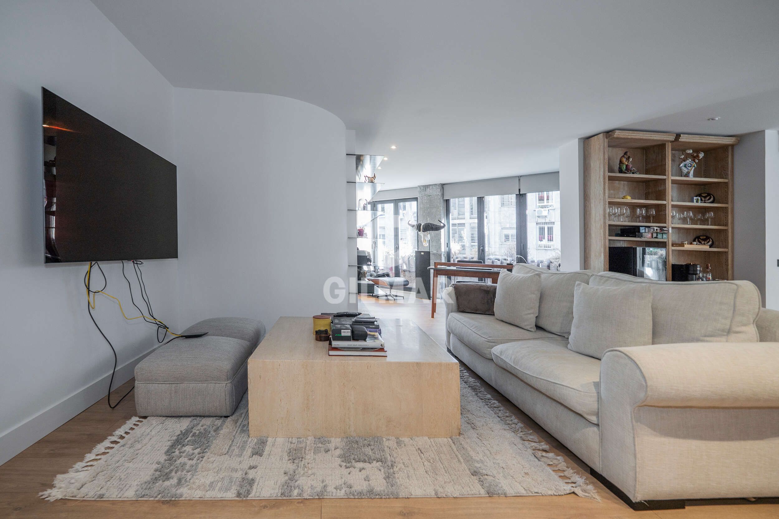 Sala de estar de Piso en venta en  Madrid Capital con Calefacción, Piscina y Balcón