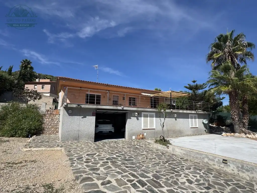 Exterior view of Houses for sale in Mas Romeu