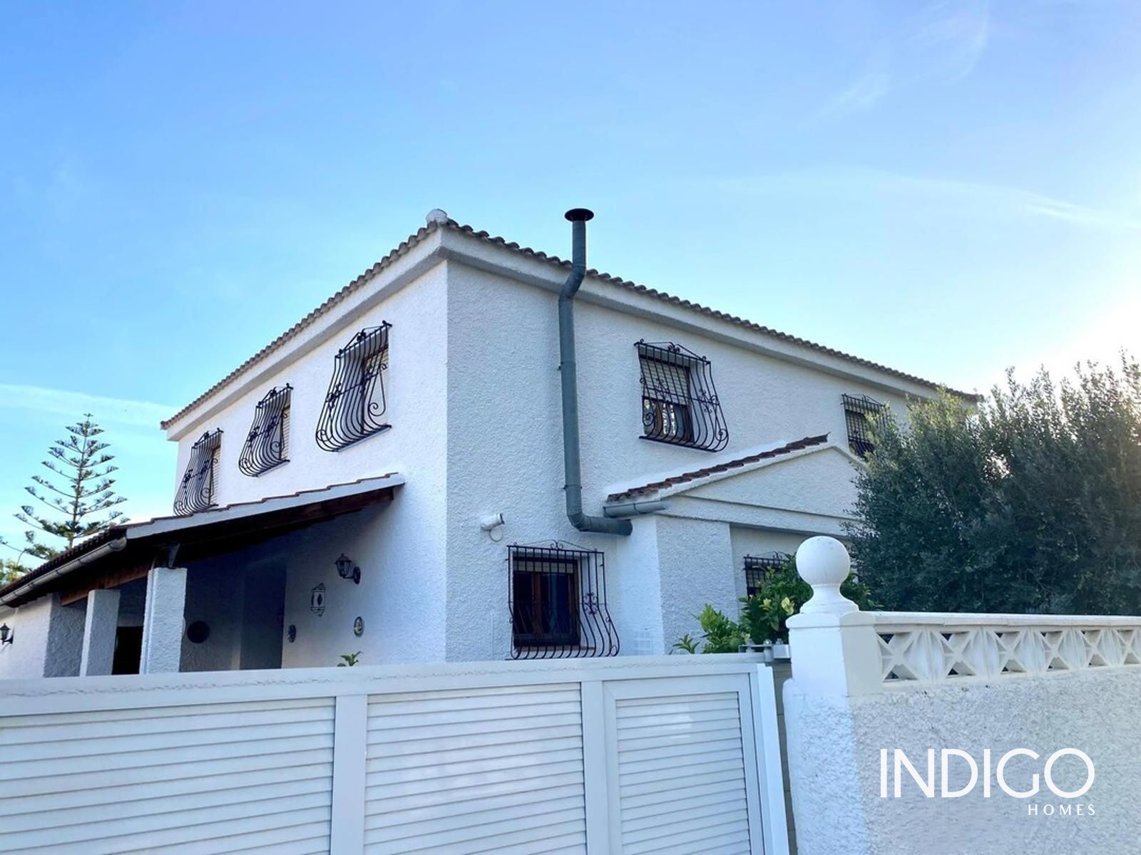 Vista exterior de Casa adosada en venta en San Vicente del Raspeig / Sant Vicent del Raspeig con Aire acondicionado, Calefacción y Terraza