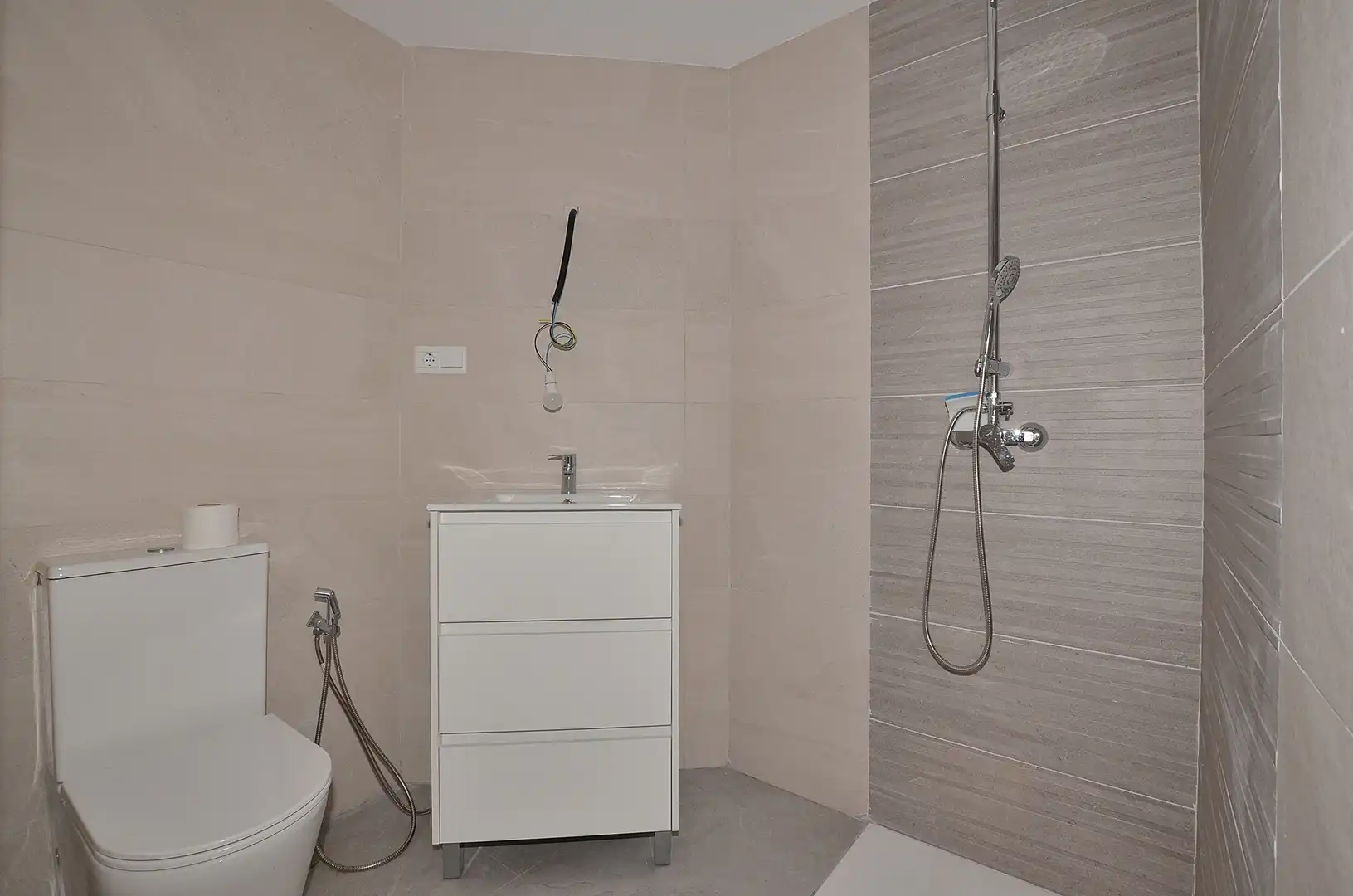 Bathroom of Flat for sale in Fuengirola  with Air Conditioner, Terrace and Storage room