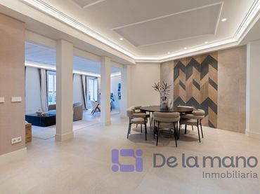 Piso con balcón en venta en C. de Noblejas, Centro, 28013 Madrid, España
