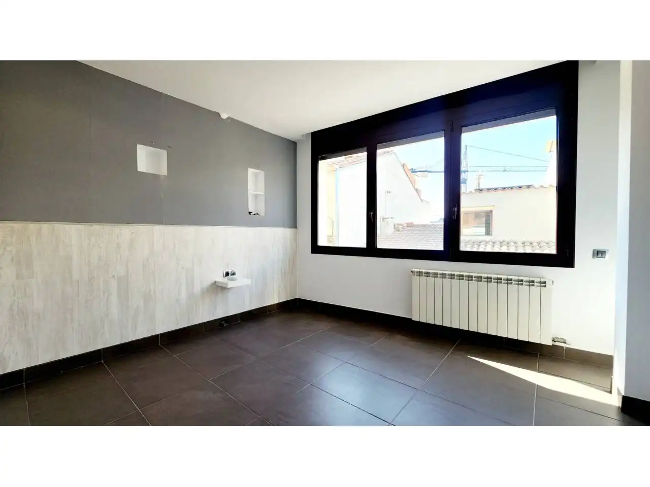 Schlafzimmer von Einfamilien-Reihenhaus zum Verkauf in Sabadell mit Klimaanlage, Heizung und Terrasse